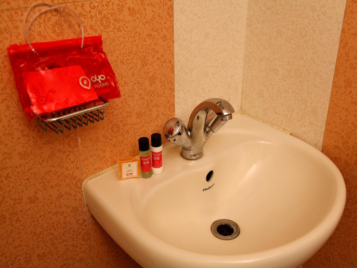 Oyo 2054 New Hotel Broadway Varanasi Ngoại thất bức ảnh