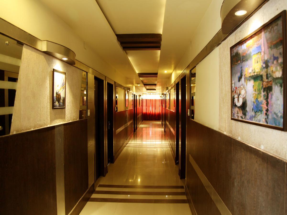 Oyo 2054 New Hotel Broadway Varanasi Ngoại thất bức ảnh