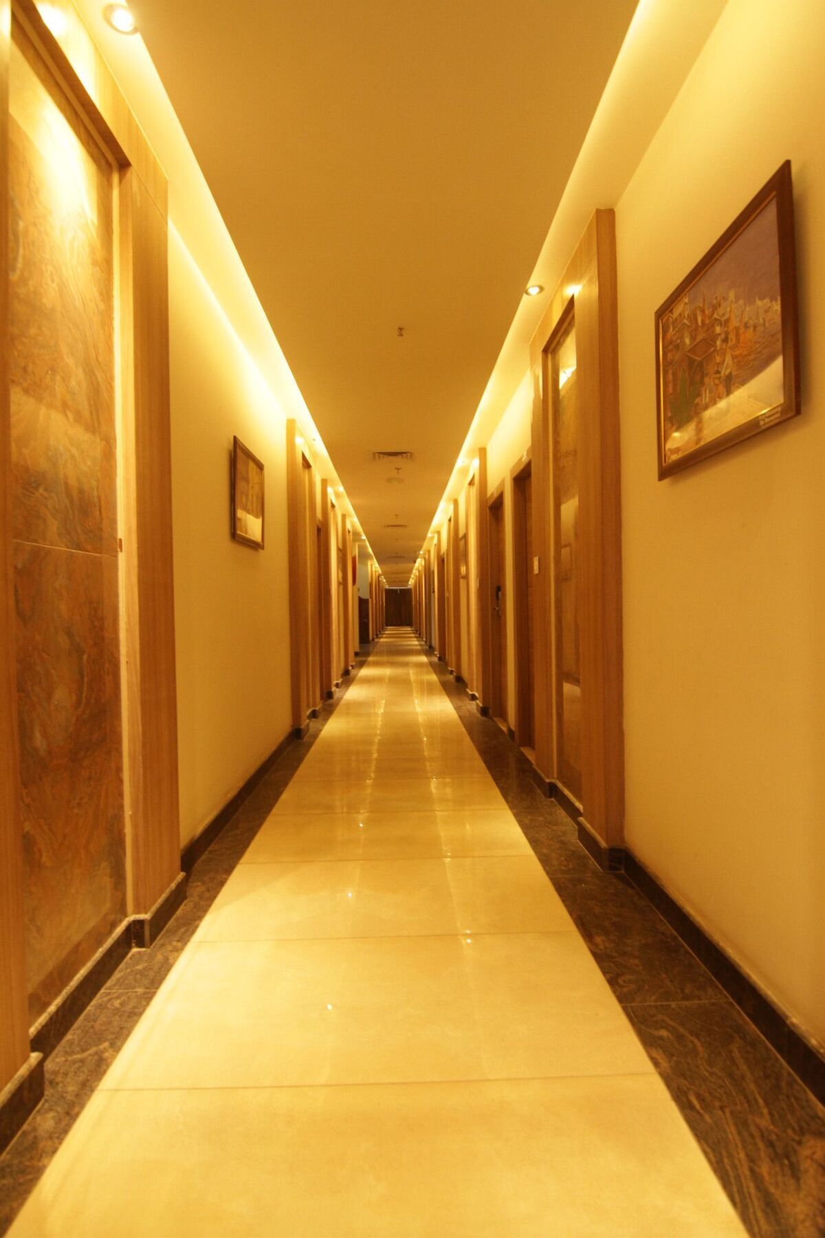 Oyo 2054 New Hotel Broadway Varanasi Ngoại thất bức ảnh