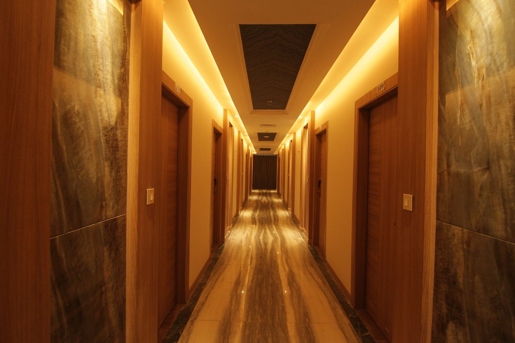 Oyo 2054 New Hotel Broadway Varanasi Ngoại thất bức ảnh